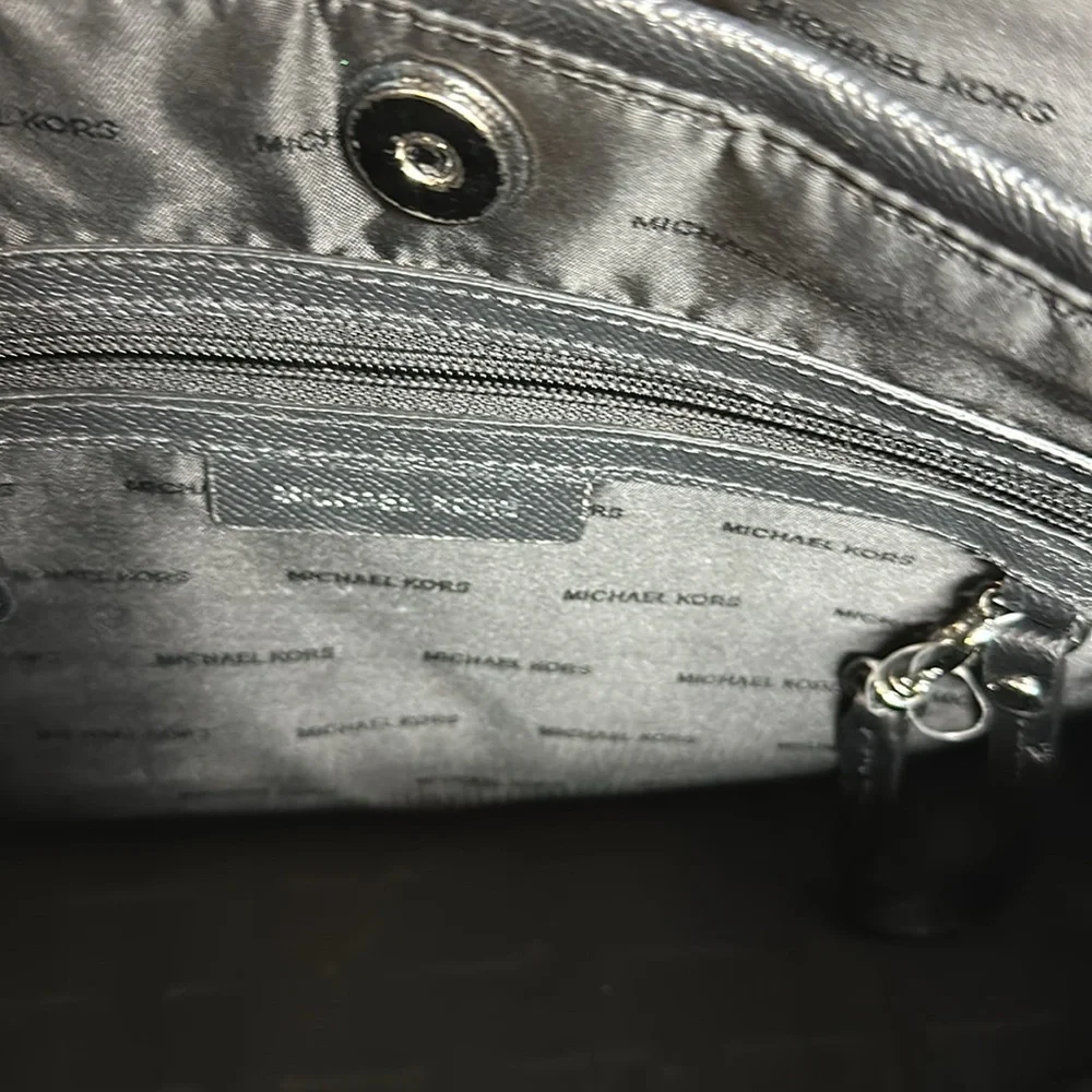 Maddie Medium Crossgrain Leather Tote Bag - Picture 9 of 16